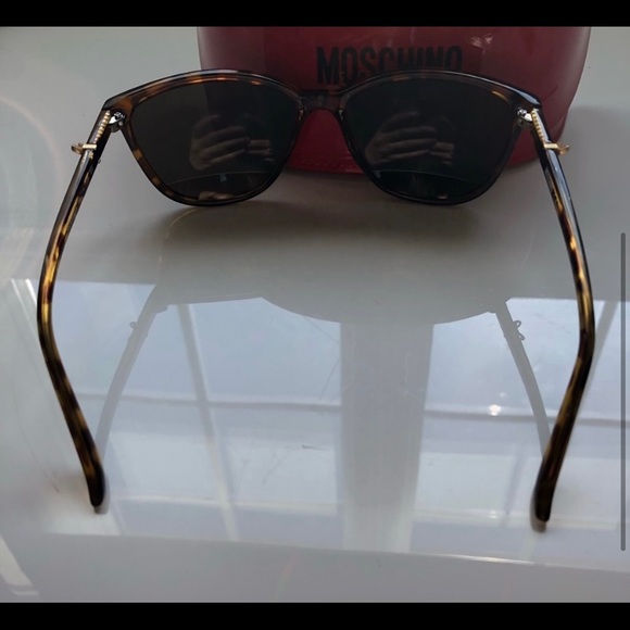 COPY - Moschino brown tortoise shell sunglasses - Picture 3 of 4